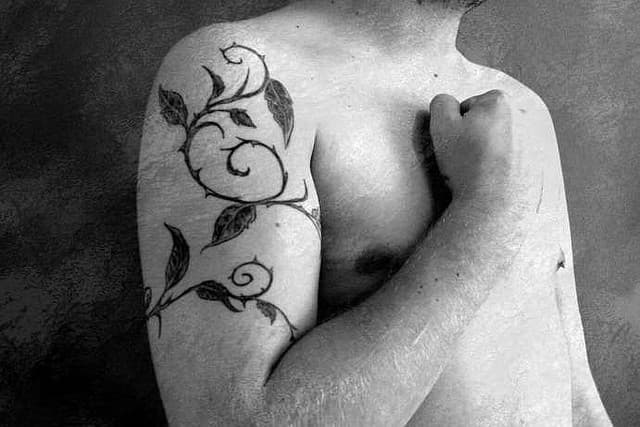 Tattoos de la rama de olivo: un símbolo de la victoria y la paz