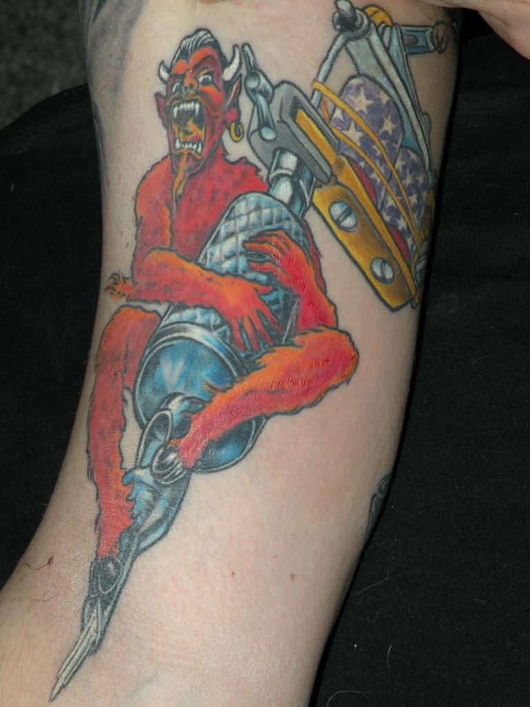 Tatuaje de máquina para tatuar