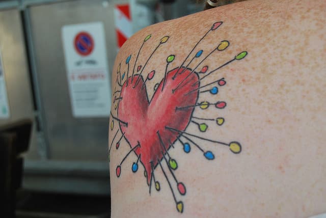 Tatuajes de corazones pinchados