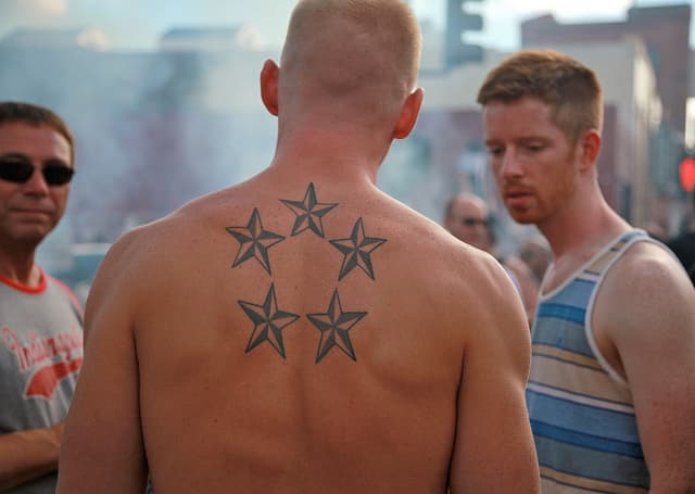 Tatuajes de Estrellas en la Espalda