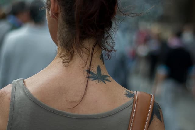 Tatuajes de la hoja de cannabis