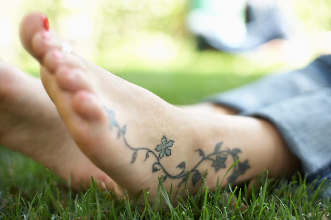 5 cosas que hay que considerar sobre tatuajes en los pies