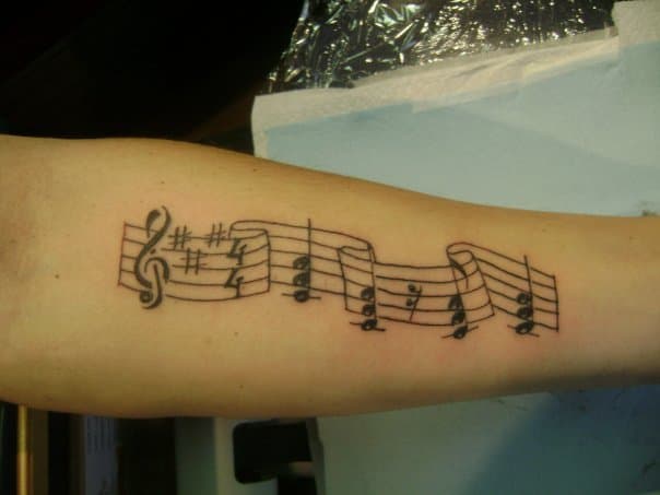 Tribales y música en un mismo tatuaje