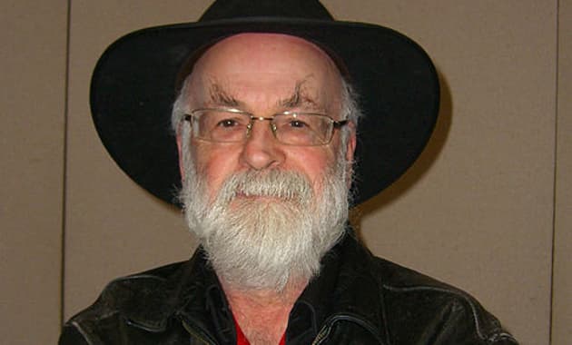 Terry Pratchett: 7 lecturas imprescindibles para conocer al maestro de la ficción fantástica