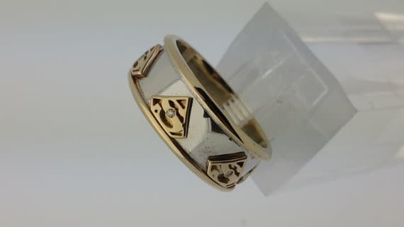 Enamora a tu pareja con esta sorprendente joyería geek