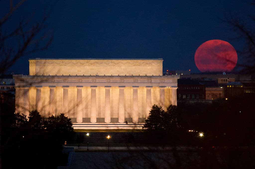 Fotos de la luna llena en el perigeo lunar