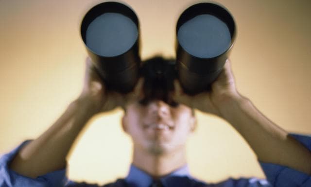 5 fenómenos astronómicos que puedes ver usando binoculares