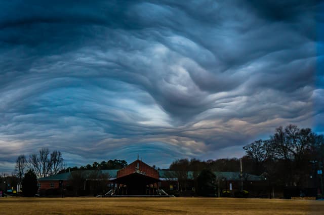 6 descomunales formas en las que el ser humano ha intentado controlar el clima