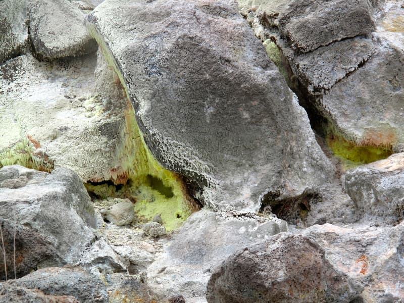 Características del holmio