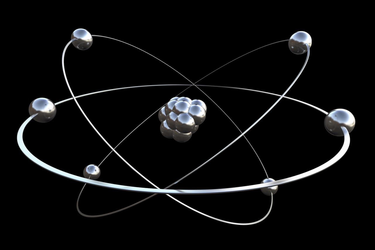 ¿Cómo funciona una bomba atómica?