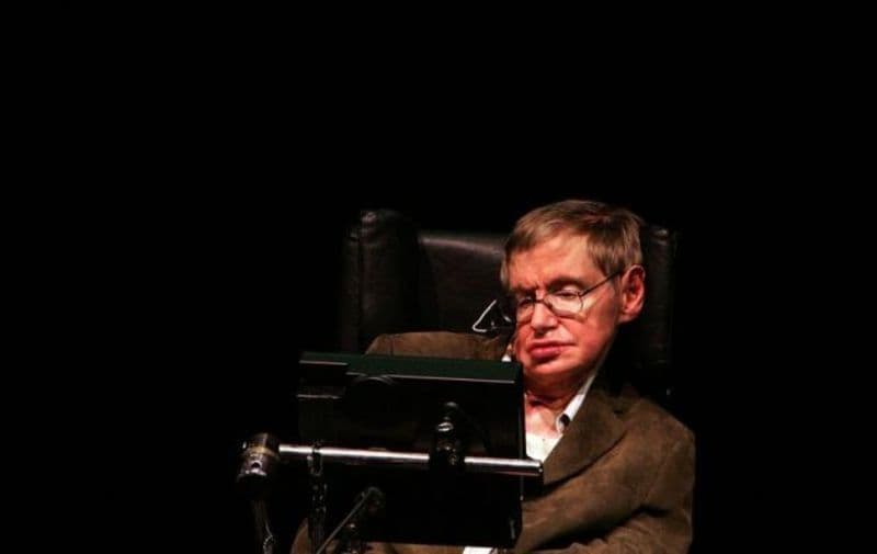 Curiosidades de El gran diseño de Stephen Hawking