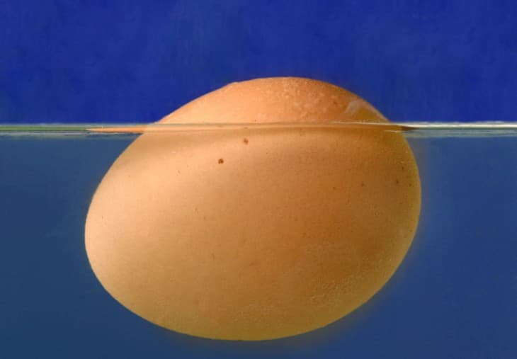 Experimento del huevo que flota