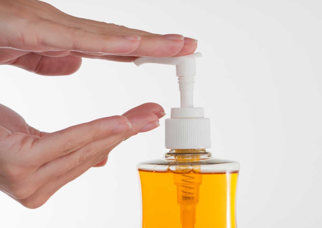 ¿Lavarse las manos con agua caliente no es saludable?