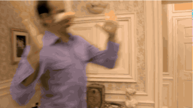 ¿Por qué este científico le coloca sopapas a las gallinas?