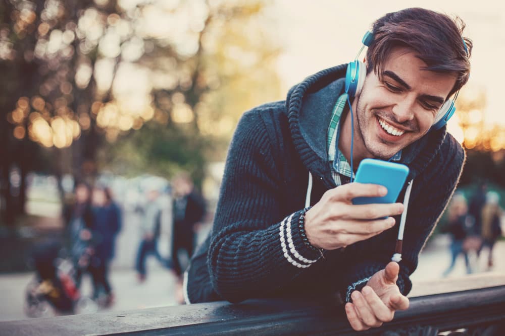 10 mensajes de texto para comenzar una conversación con él