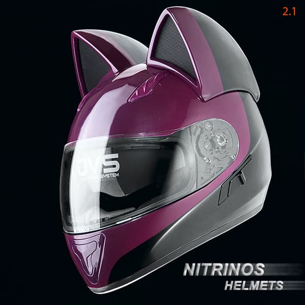 ¿Casco de gato o de Predator? Vamos, ¡súbete a esta moto!