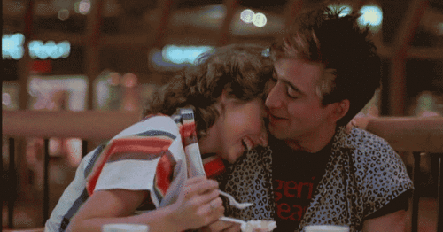 9 razones por las que deberías elegir una pareja con “alma vieja”