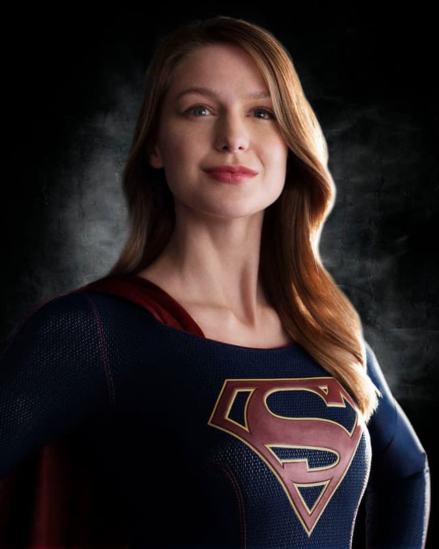 Primeras imágenes del traje de Supergirl