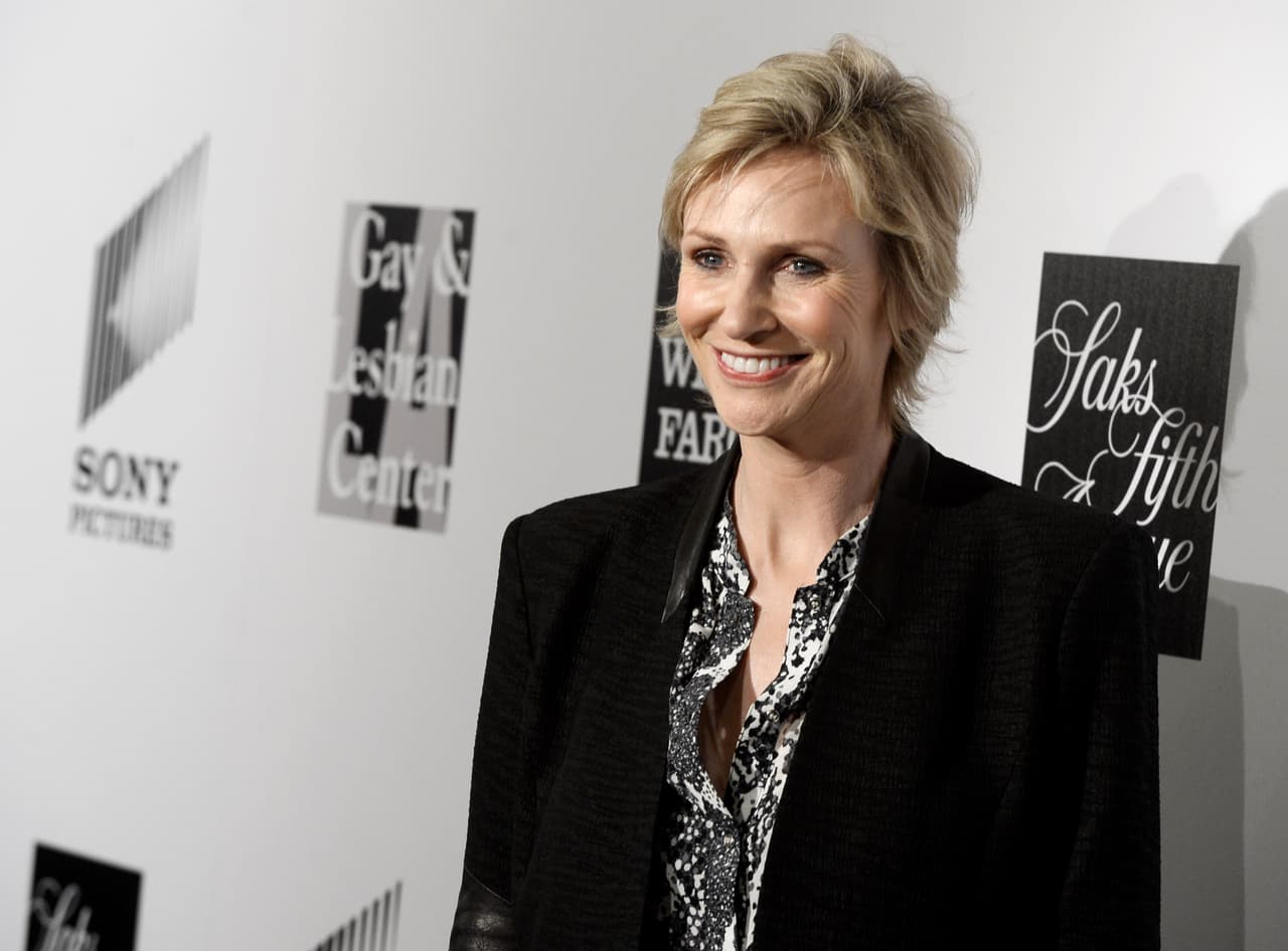 Jane Lynch se une a Los Tres Chiflados