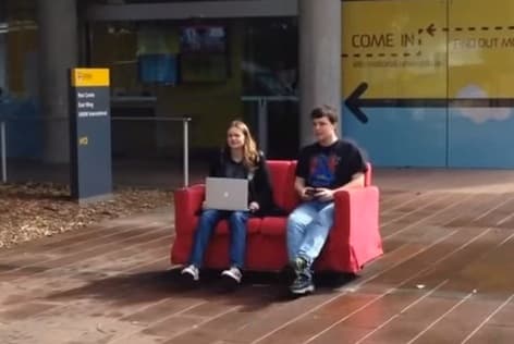 Muévete "sin moverte de tu asiento" con RoboCouch