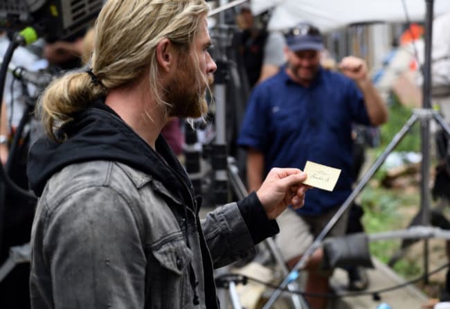 Thor: Ragnarok: Revelan fotos del set de filmación de New York y ¿una posible pista sobre la trama?