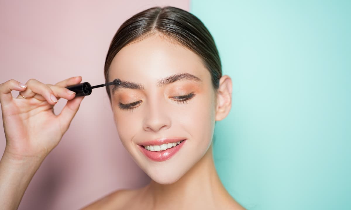 ¿Quieres cejas más gruesas? 4 mascarillas naturales que son más efectivas que un microblading