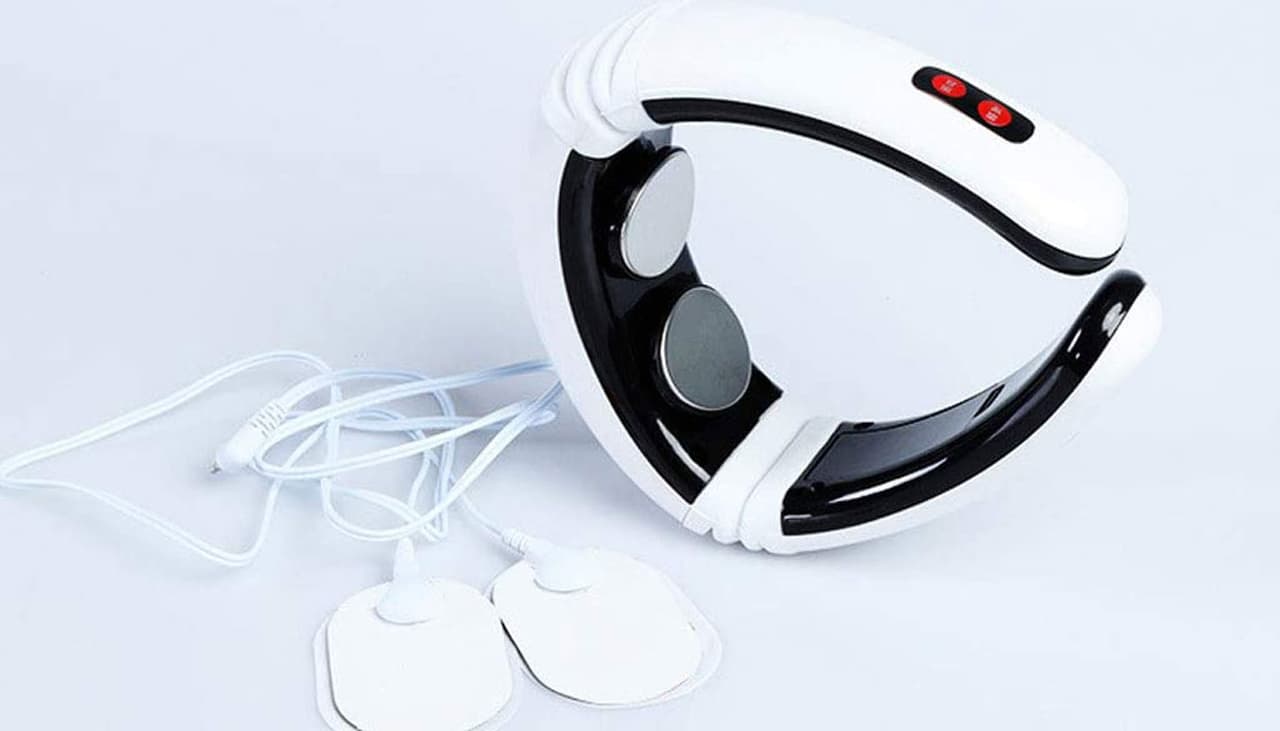 Hay un collar electrónico que te da masajes en el cuello y lo puedes conseguir en línea