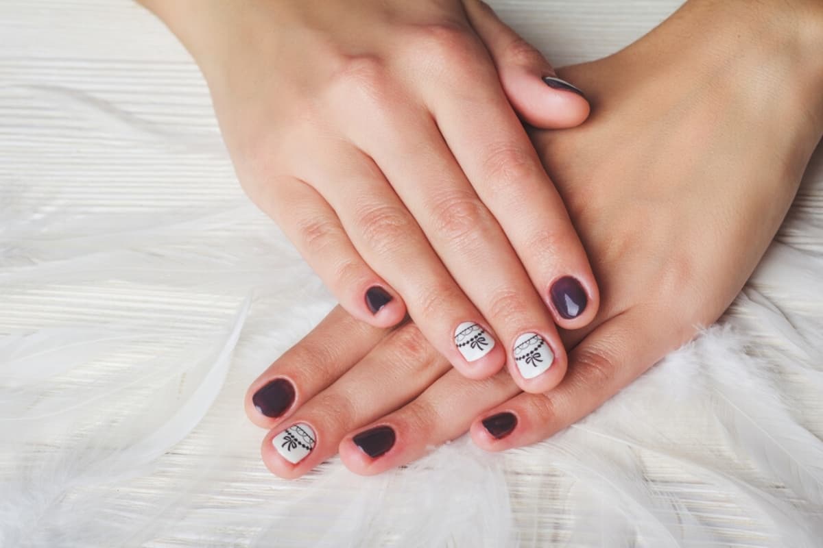 Diseños de nail art que se ven mejor en uñas cortas (no tendrás que ponerte de acrílico)