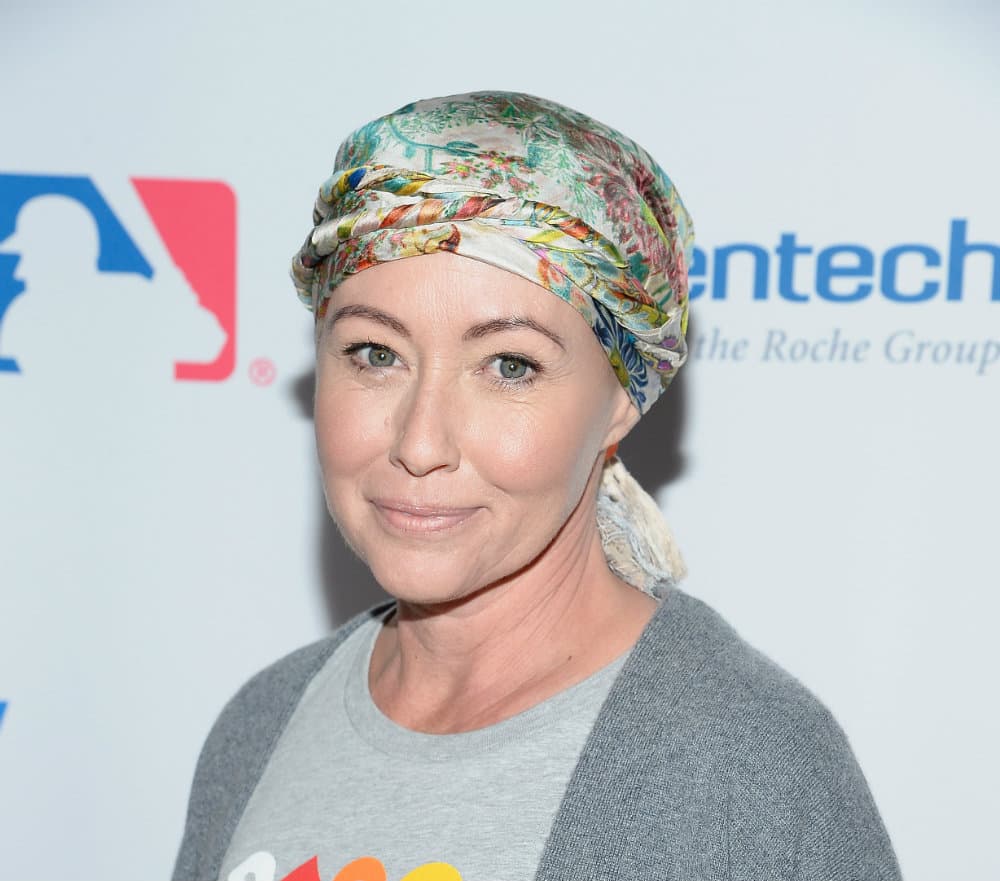 Antes este panorama, algunas famosas se han aventurado a mostrar su semblante tras la caída del cabello y con ello darnos poderosos mensajes.