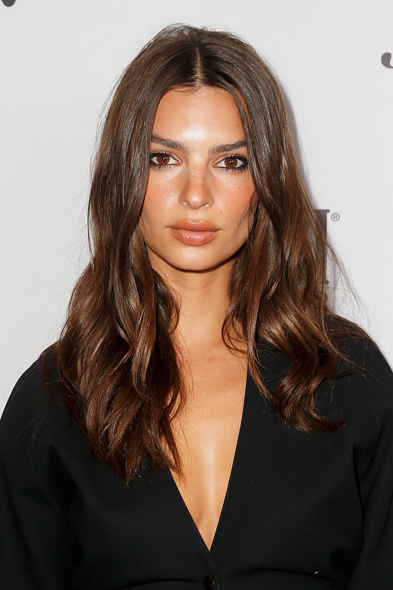 Emily Ratajkowski defendió su postura anti-acoso en Hollywood con un polémico tatuaje