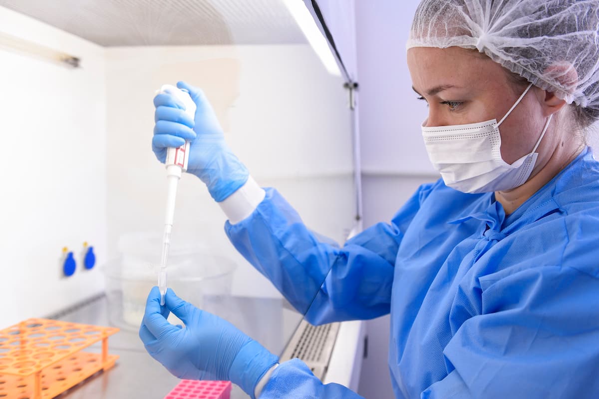 ¿Qué pasa con el coronavirus en playas y albercas? Los expertos concluyeron