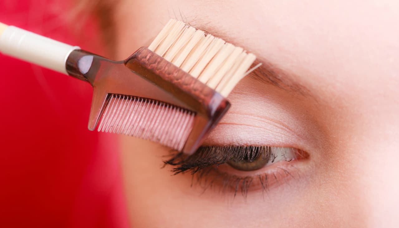 Bepanthol hace que las cejas crezcan más rápido: dermatóloga explica cómo aplicarlo