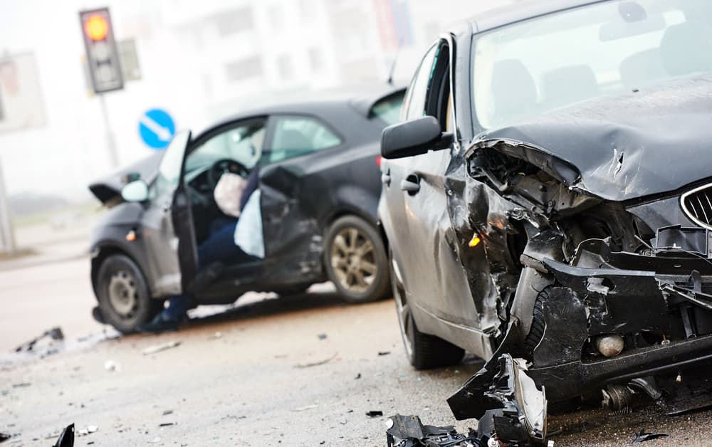Maniobra de riesgo: mira lo que hizo este hombre con su auto de lujo para salvar una vida