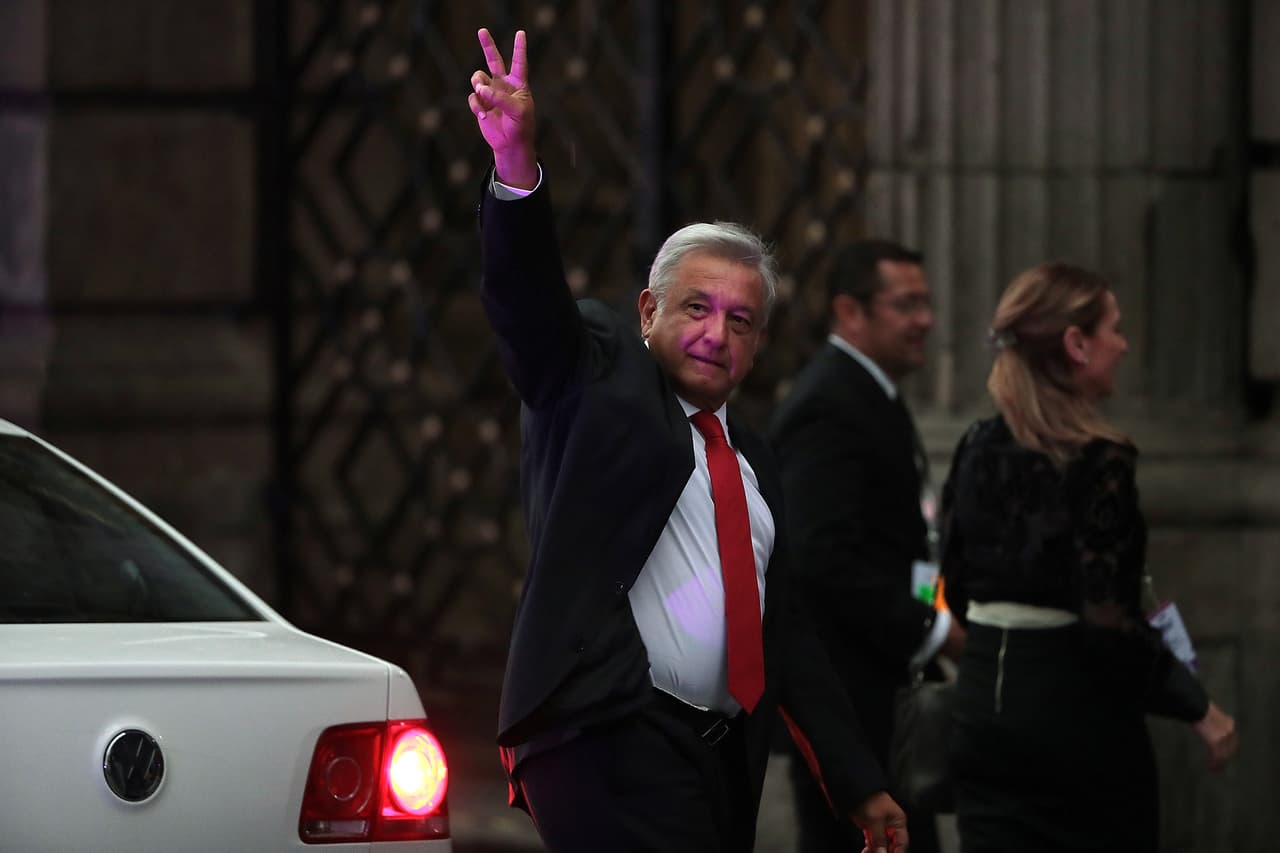 Hay un gesto de AMLO para cada situación y estas fotos lo demuestran