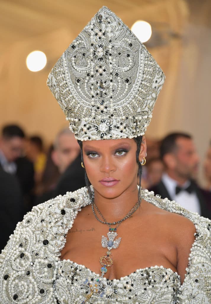 Habemus papam: Rihanna lo volvió a hacer y usó el vestido más EXTRAVAGANTE de la Met Gala