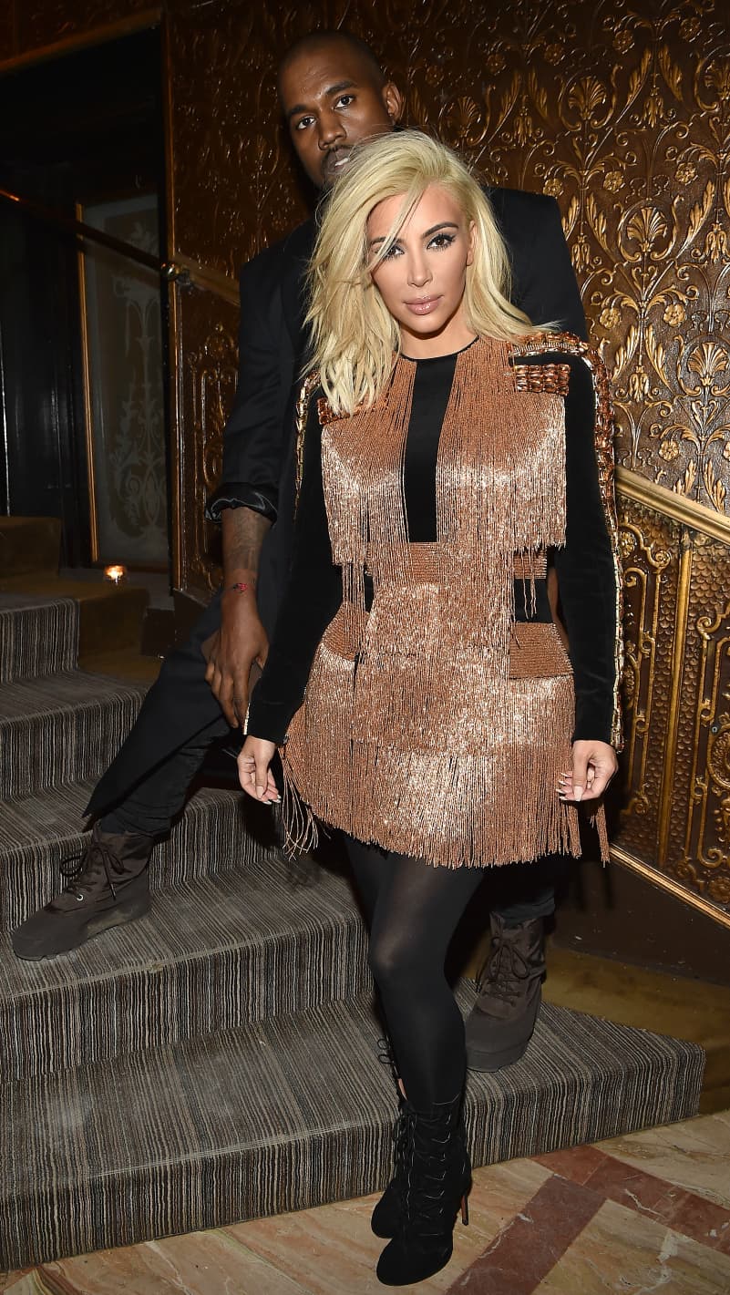 5 looks que demuestran que marrón y negro se pueden combinar