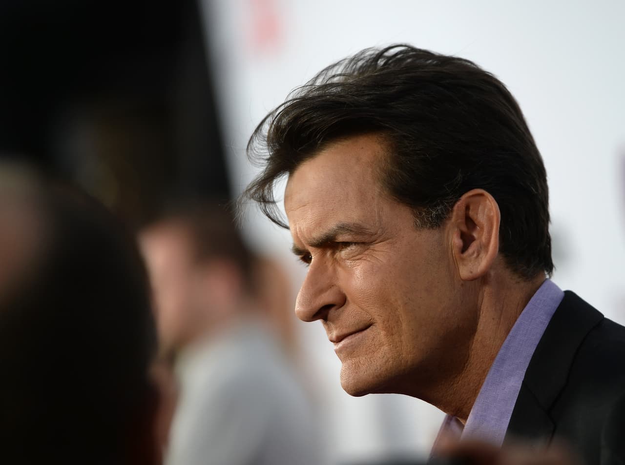 Charlie Sheen criticó a Ashton Kutcher y luego se disculpó