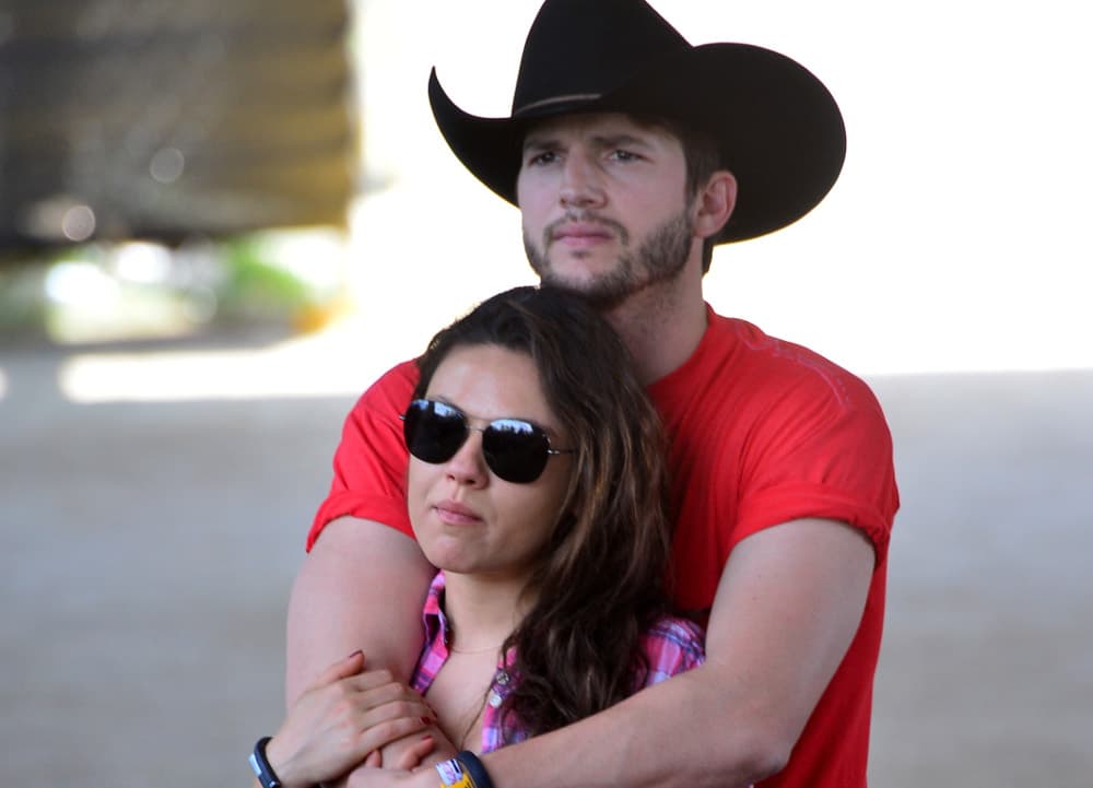 ¡Ashton Kutcher y Mila Kunis son padres de una niña!