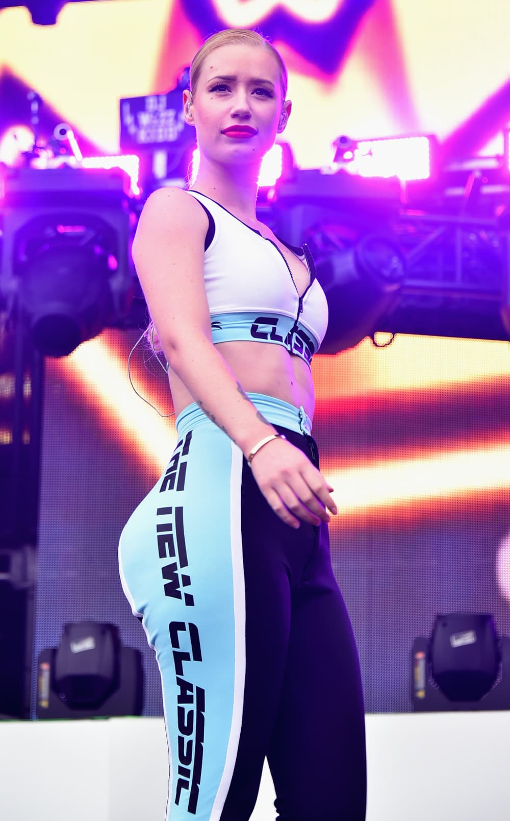 Famosas populares por sus CURVAS traseras