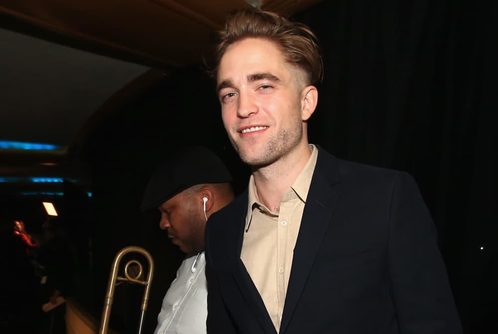 Robert Pattinson sorprende con un inusual corte de cabello