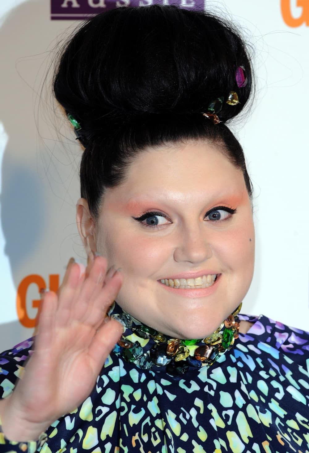 10 famosos que tienen SERIOS problemas con sus cejas