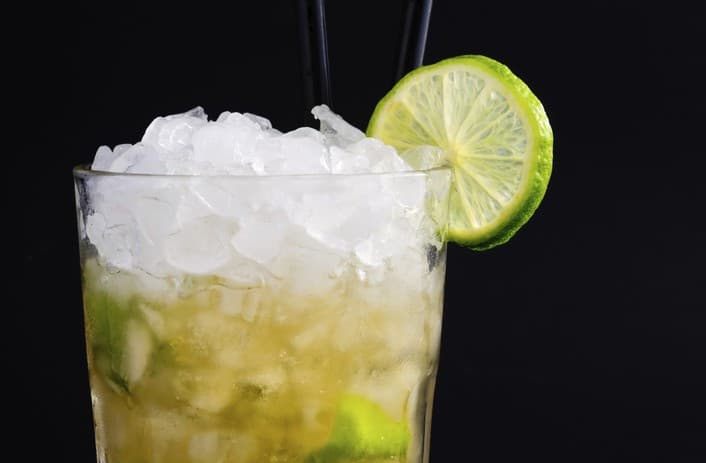 Cócteles con ron oscuro para disfrutar