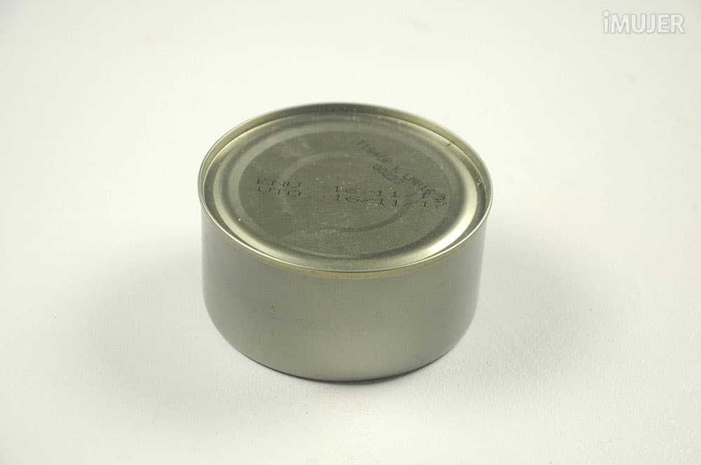 Abre una lata sin usar un abrelatas con este tip