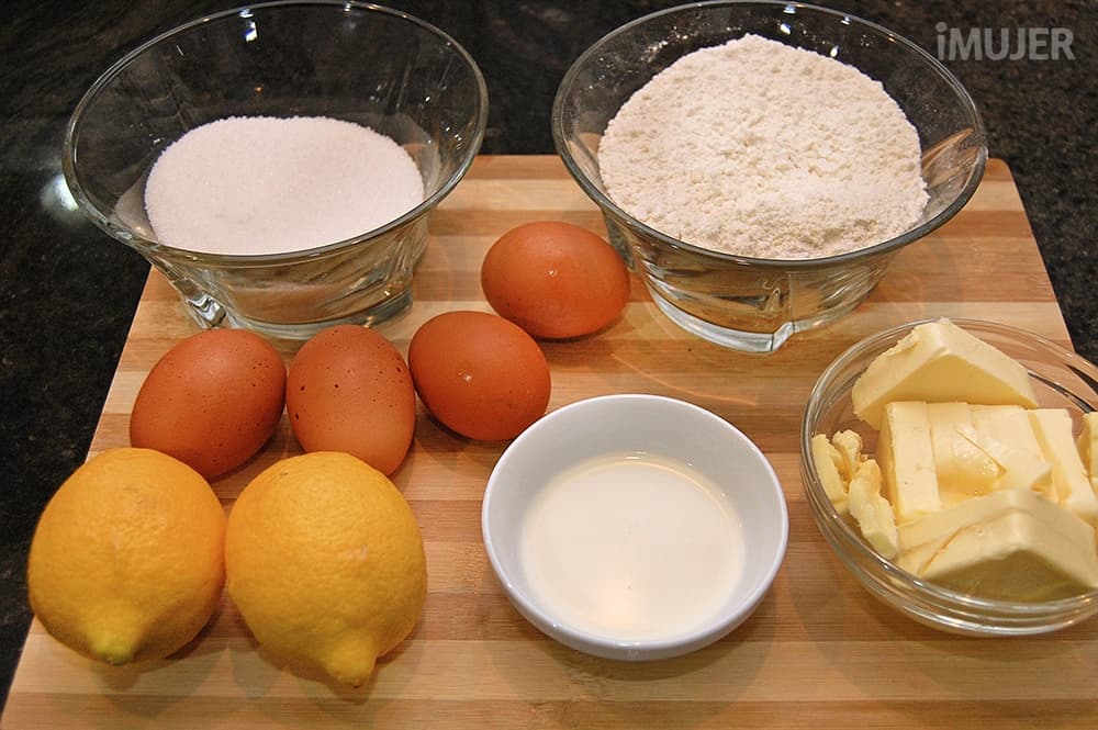 Cuadraditos de limón para la hora el té