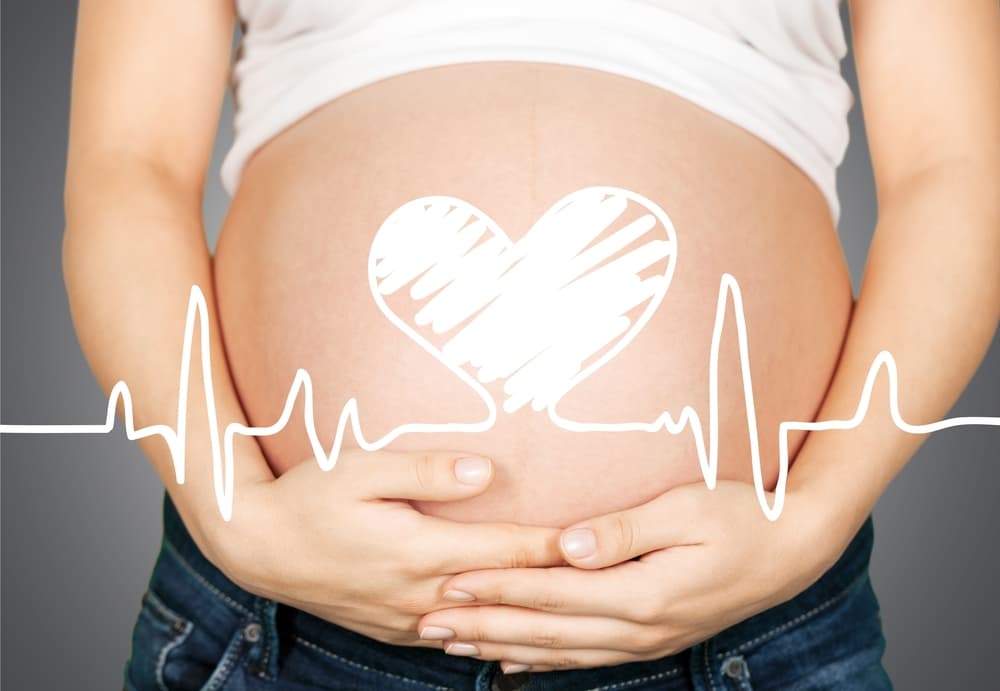 ¿Por qué nos salen vellos en la panza durante el embarazo?