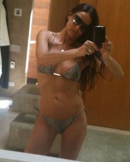 Demi Moore se comporta como chiquilla en Twitter