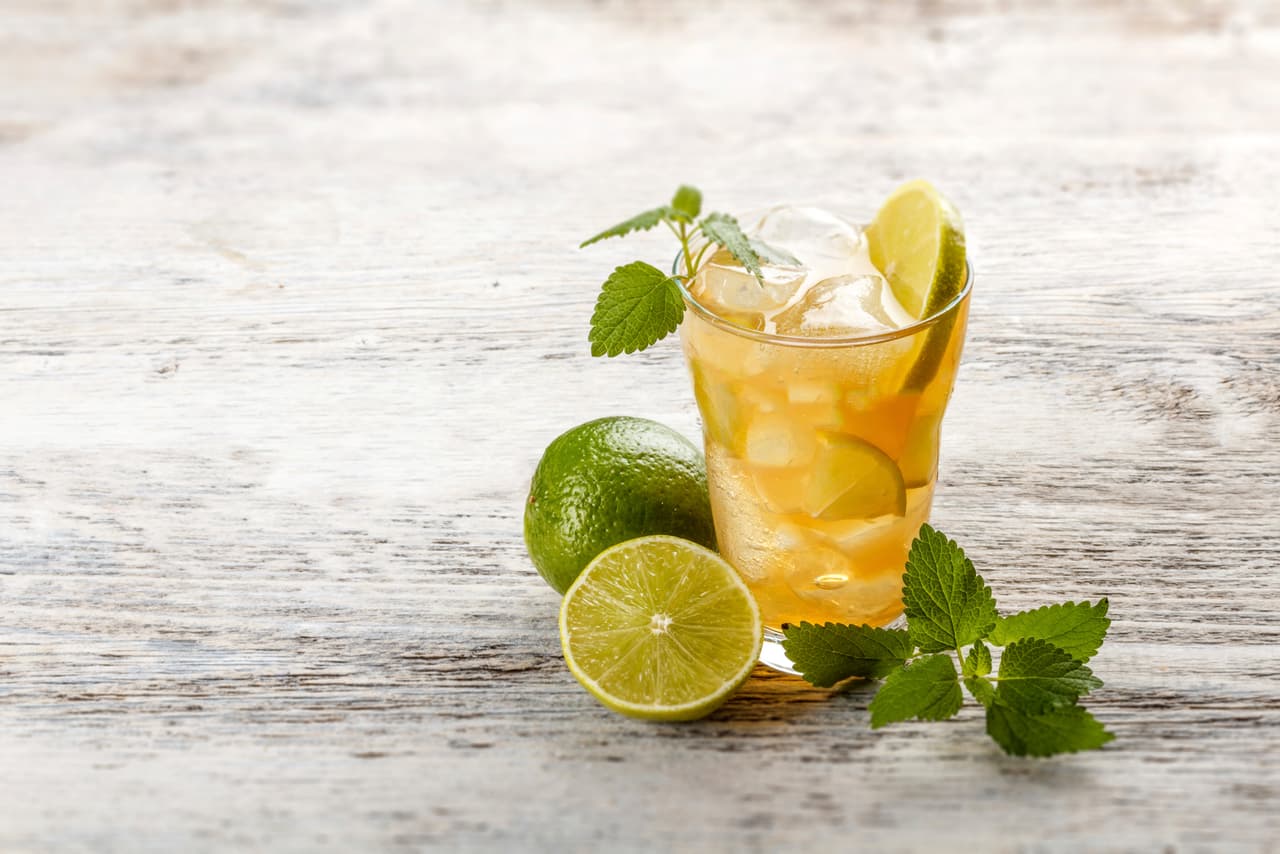 Dale un toque especial a tus limonadas con estas 9 ideas