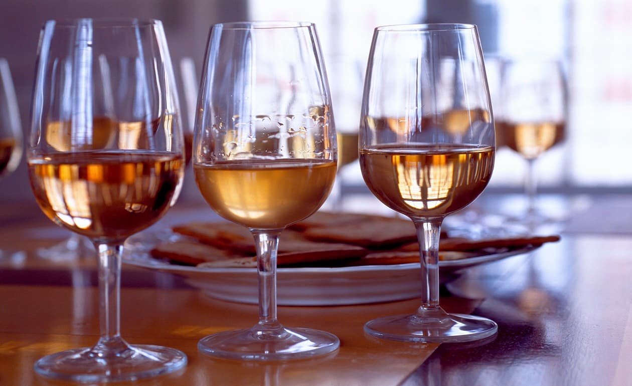 5 mitos sobre el vino que puedes descorchar de tu cabeza