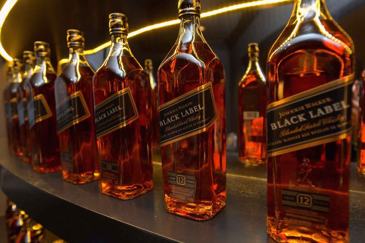 Johnnie Walker vs Chivas Regal