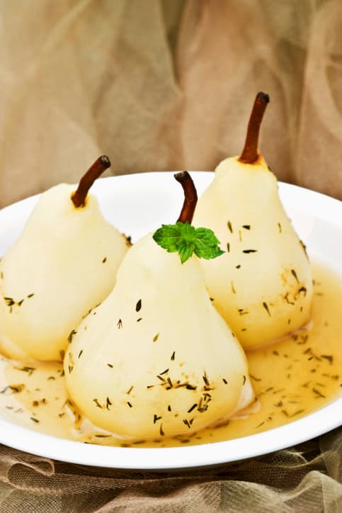 Deliciosas peras escalfadas con especias
